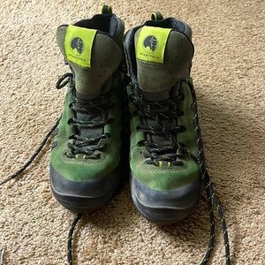 Super amazing waterproof hiking boots